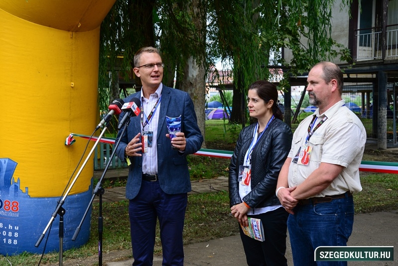 szin2014szkpage036